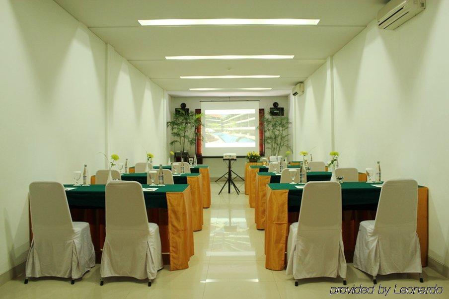 Hotel The Rani &
