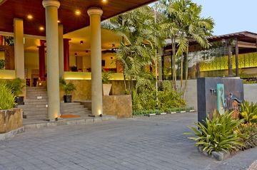 Hotel The Rani &