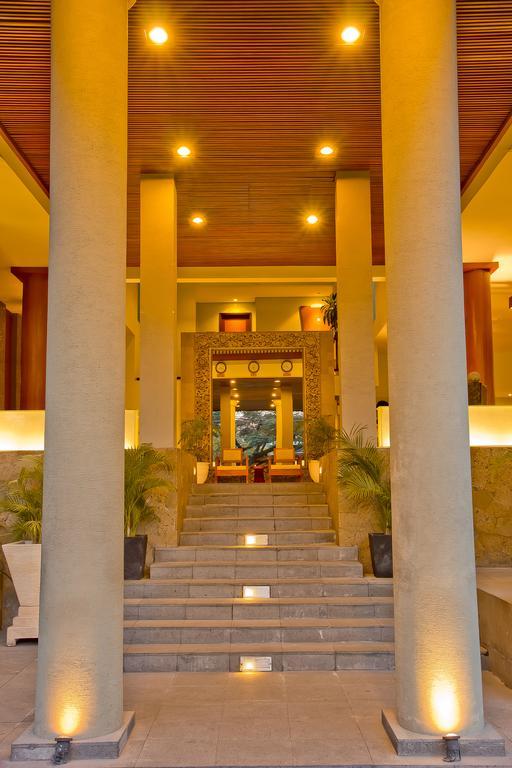 Hotel The Rani &
